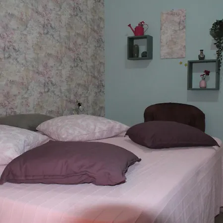 Bed & Breakfast Axa 3*